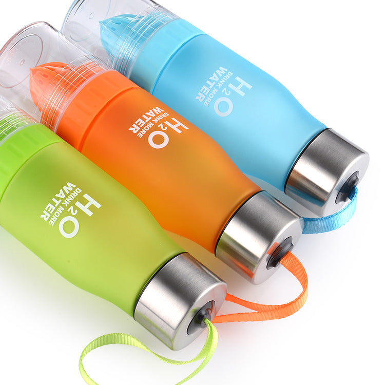 クリスマスギフト 650ml インフューザー ウォーターボトル プラスチック フルーツインフュージョン 子供用 ドリンク アウトドア スポーツボトル ジュース レモン ポータブルケトル
