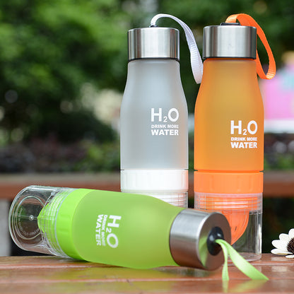クリスマスギフト 650ml インフューザー ウォーターボトル プラスチック フルーツインフュージョン 子供用 ドリンク アウトドア スポーツボトル ジュース レモン ポータブルケトル