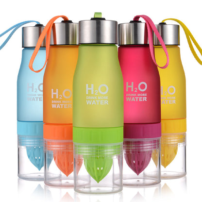 クリスマスギフト 650ml インフューザー ウォーターボトル プラスチック フルーツインフュージョン 子供用 ドリンク アウトドア スポーツボトル ジュース レモン ポータブルケトル